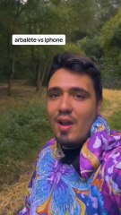 Arbalète vs iPhone : Qui Gagne le Duel ? 🔫📱 - thumbnail