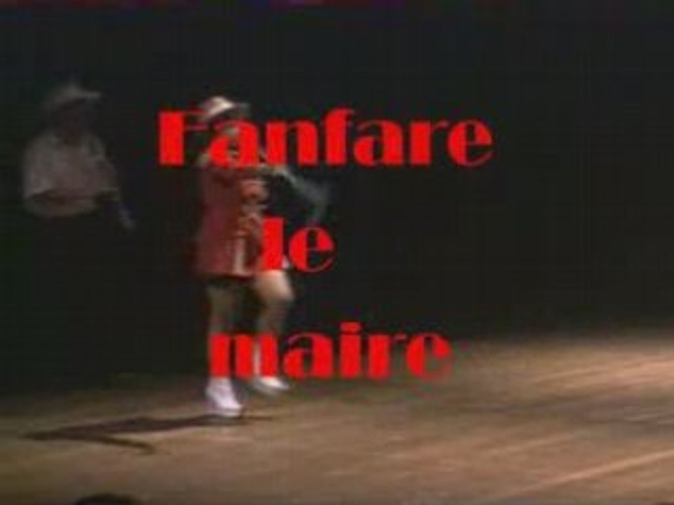 Les impros : Fanfare le maire et comedie misikal pays.