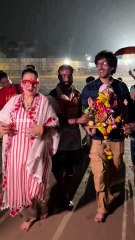 ganpati visarjan scenes at juhu beach. govinda’s wifey sunita ahuja and son yashvardhan say bye to bappa