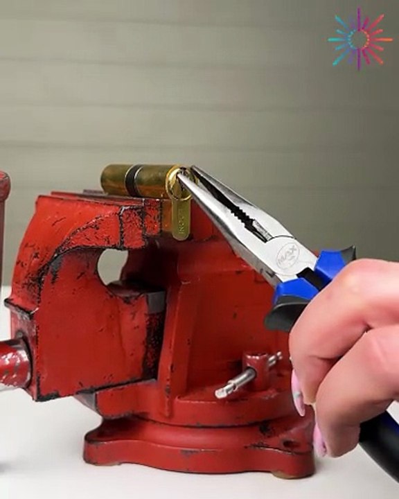 How to remove a stuck key! 🔑