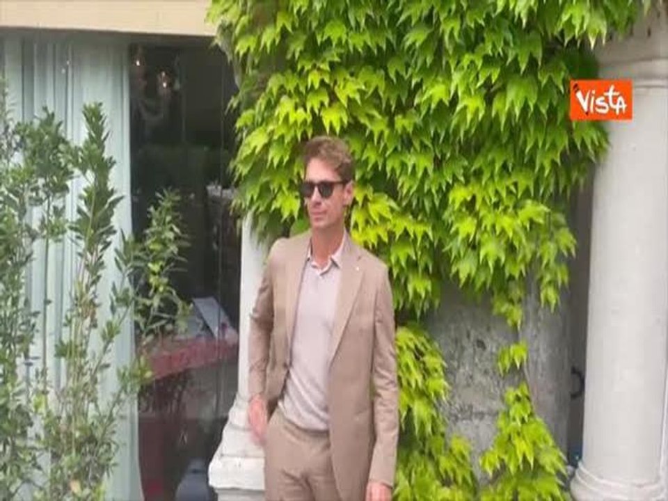 Venezia 82, Giorgio Pasotti in posa per i fotografi al Lido