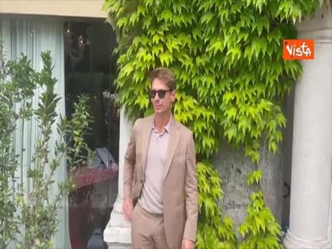 Venezia 82, Giorgio Pasotti in posa per i fotografi al Lido