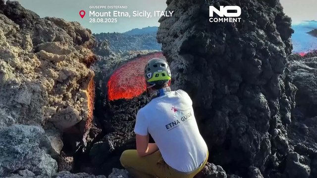 Monte Etna ilumina-se com erupções