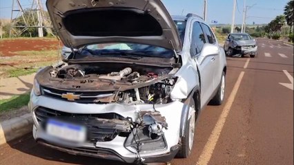 Fox e Tracker colidem no bairro Tropical em Cascavel