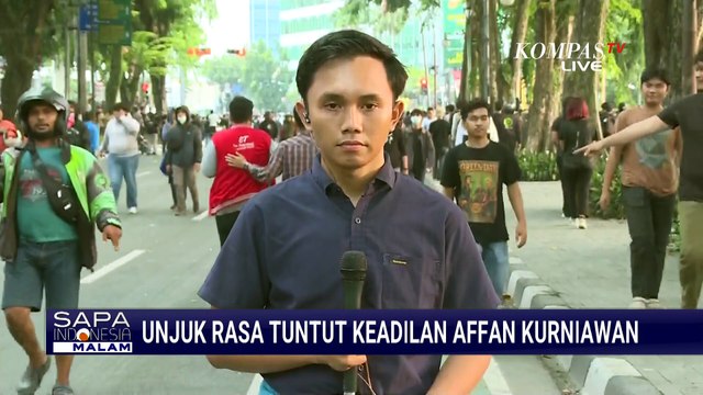 Ricuh di DPRD Sumut! Aksi Protes Tewasnya Ojol Affan Kurniawan Berujung Tembakkan Water Cannon