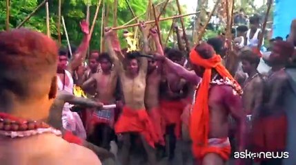 In India rituali, danze e colori per il Gajan in onore di Shiva