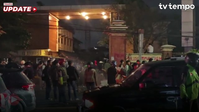 Kerusuhan Juga Terjadi di Polda DIY, Massa Bakar Mobil dan Rusak Fasilitas