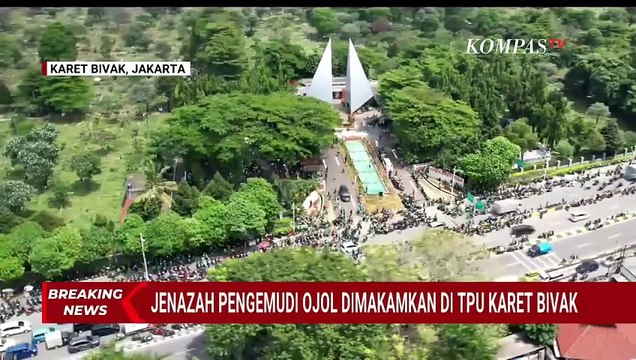 Pantauan Udara Pemakaman Affan Kurniawan, Pengemudi Ojol Korban Demo di TPU Karet Bivak