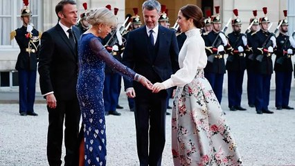 Mary di Danimarca incanta Parigi: la gonna floreale che ha conquistato anche Brigitte Macron