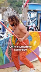🌊 Lucky Boy : le roi du paddle à Sidi Bou Saïd qui vit au rythme de la mer ! 🏄‍♂️