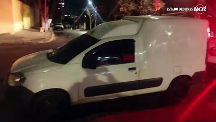 Furto de carro à luz do dia termina em atropelamento e prisão em BH