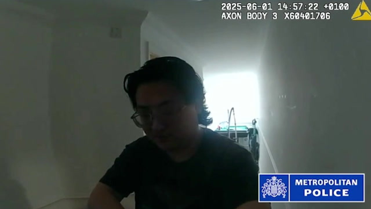 Moment Met police officers arrest sex offender Chao Xu