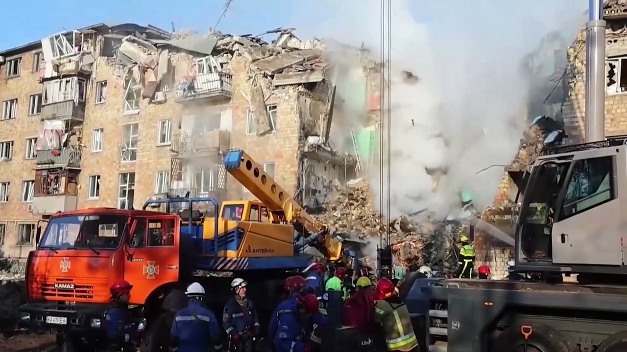 Sube a 18 el número de muertos por el ataque ruso contra Kiev, entre ellos tres menores