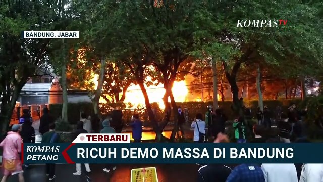 [FULL] Bandung Membara! Massa Demo Rusak dan Bakar Rumah Aset MPR di Bandung | KOMPAS PETANG