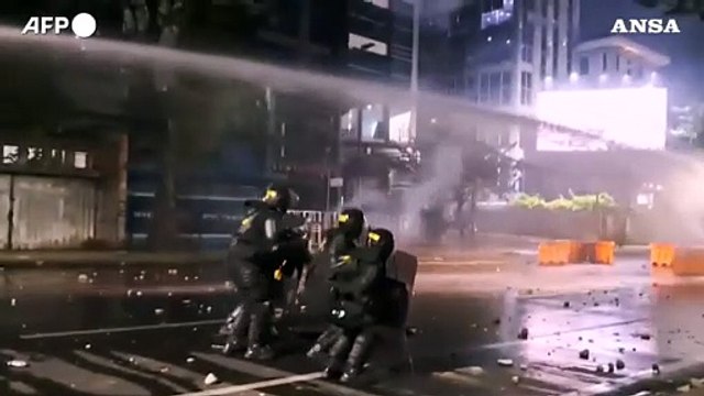 Indonesia, scontri fra manifestanti e polizia dopo la morte di un tassista