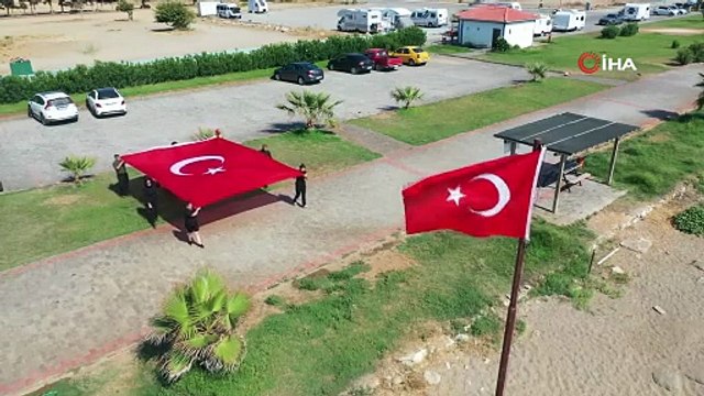 Deniz altında işaret diliyle İstiklal Marşını okudular