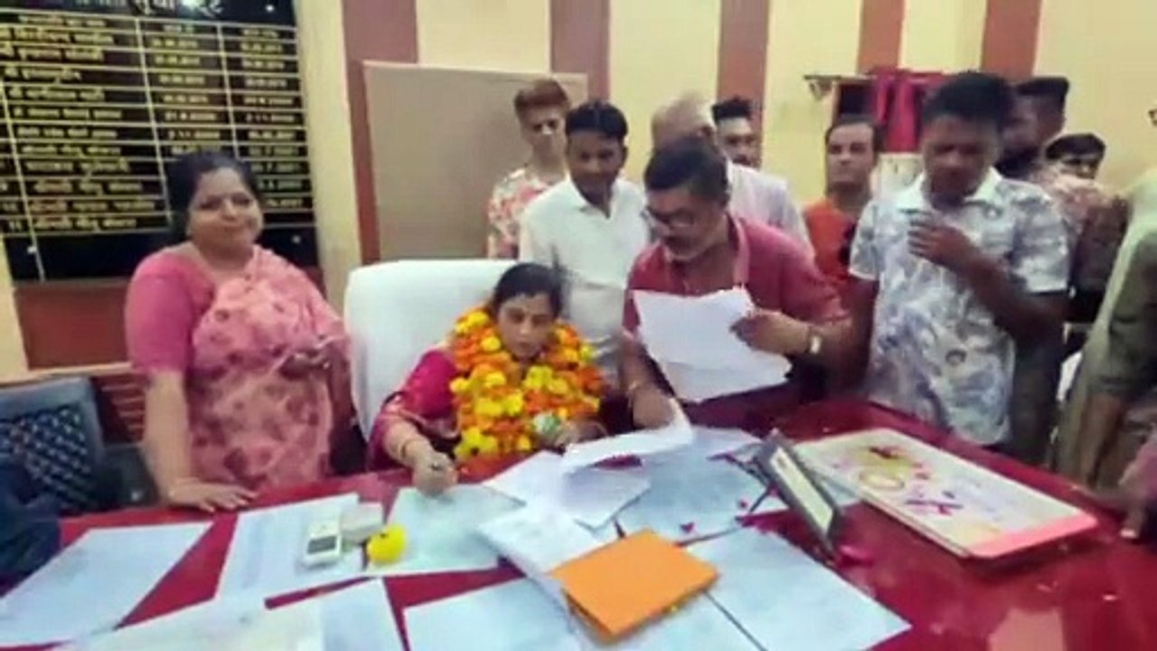 निलंबित सभापति की जगह निर्दलीय पार्षद नीतू तोलावत ने संभाला पदभार