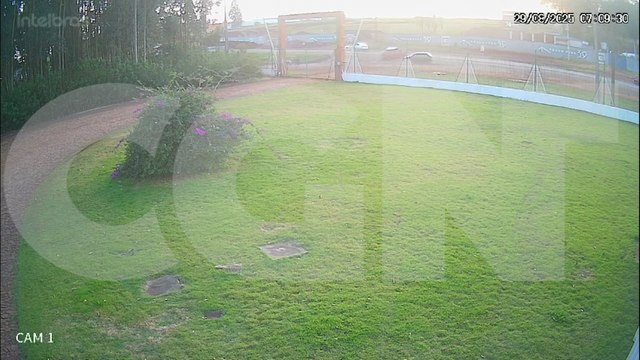 Câmera flagra acidente que deixou motociclista ferida na BR-369, em Cascavel