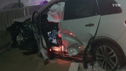 만취 운전 30대, 가드레일·충격 흡수대 잇달아 들이받아 / YTN