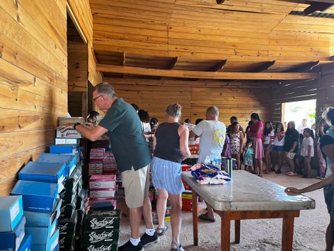 Mayas Eternos A.C entrega 500 pares de zapatos a infancias del sur de Mérida