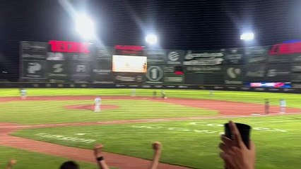 Jonrón de O'Grady hace estallar el Revolución