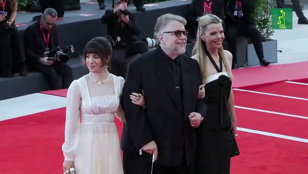 Jacob Elordi arrasa en la alfombra roja de Venecia