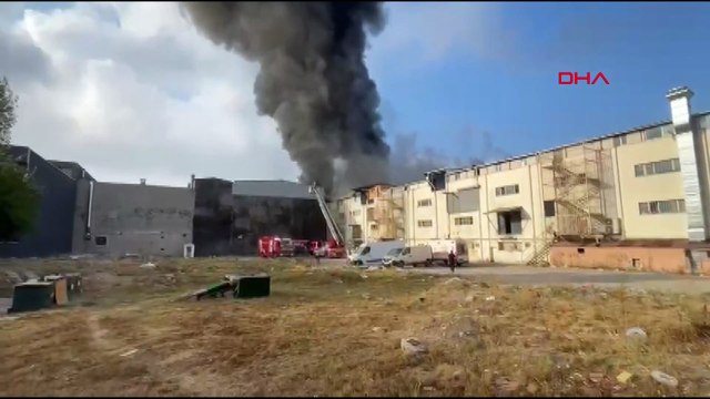 Bağcılar'da tekstil atölyesinde yangın! Çok sayıda itfaiye ekibi sevk edildi