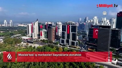 Yurtta 30 Ağustos coşkusu: Maslak'ta gökdelenler kırmızı beyaza büründü