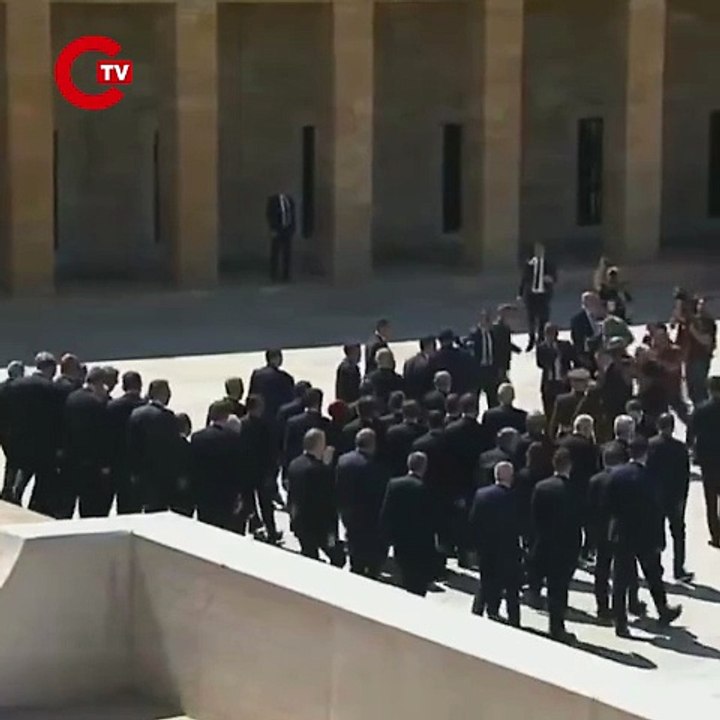 30 Ağustos’ta da aynı rezalet Anıtkabir’de “Recep Tayyip Erdoğan” sloganları yükseldi!