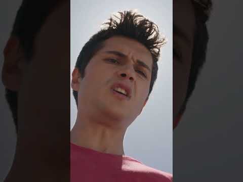 علاء بده ياخذ فراشة على السباق 😂 | مسلسل حكاية بودروم #حكاية_بودروم #bodrummasalı #kanald #shorts