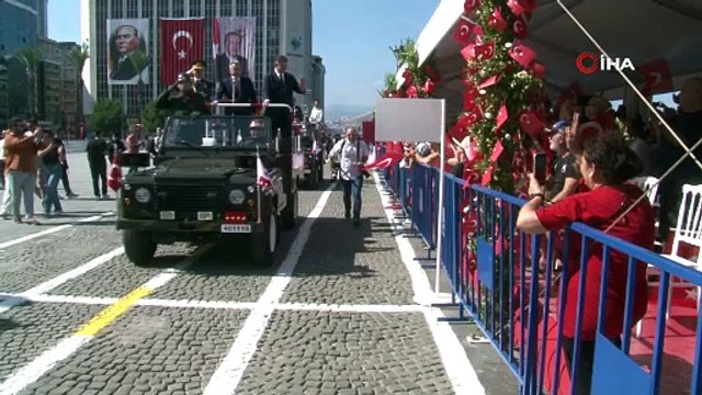 İzmir’de 30 Ağustos Zafer Bayramı coşkuyla kutlandı