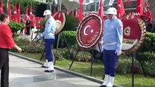 Zafer Bayramı törenine Antalya’da vatandaşlar ve turistler de eşlik etti