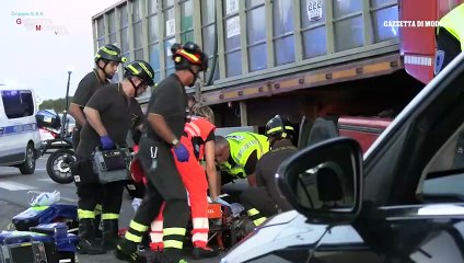 Investito da un camion in via Emilia Ovest: 38enne gravissimo