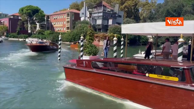 Venezia 82, Lorena Rae arriva al Lido per la Mostra del Cinema