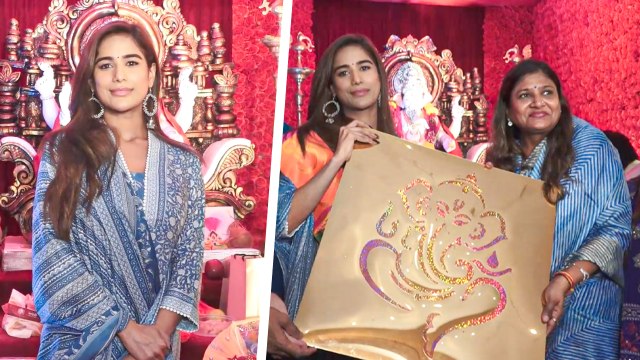 Festive Spirit Of Poonam Pandey! Attends Mata Ki Chowki & Seek Blessings Of Ganpati Bappa