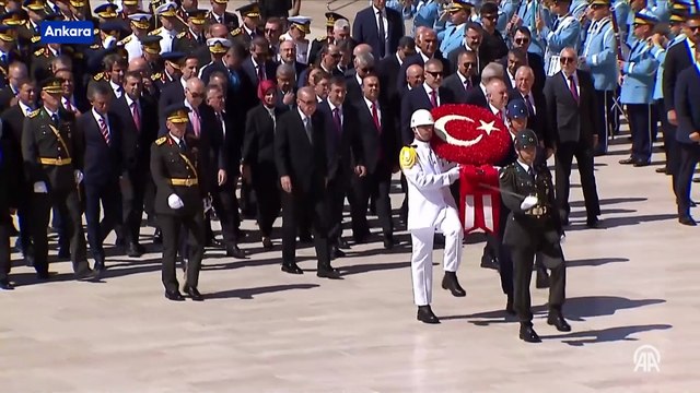 Cumhurbaşkanı Erdoğan, 30 Ağustos Zafer Bayramı dolayısıyla Anıtkabir'i ziyaret etti