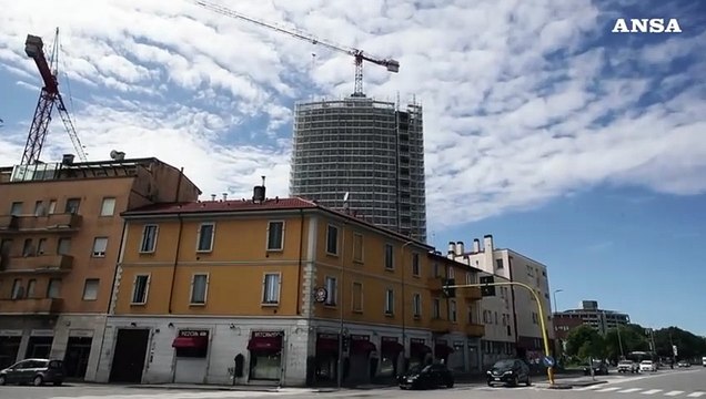 Milano, la Torre dei Moro bruciata nel 2021 diventera' la Torre Seta