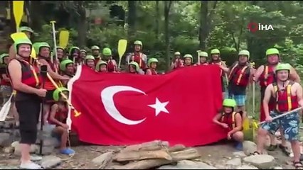 Mahalleli 30 Ağustos için kürek çekti