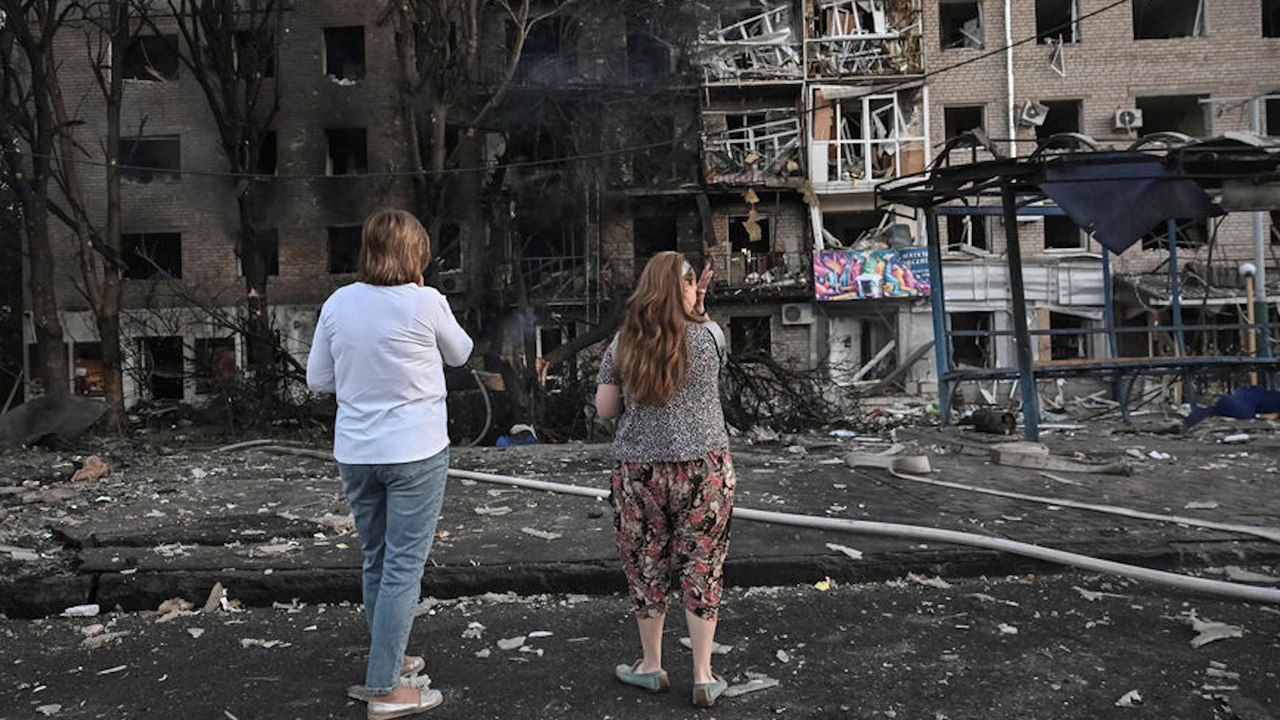 Guerre en Ukraine : un mort et une vingtaine de blessés après une nuit de frappes russes