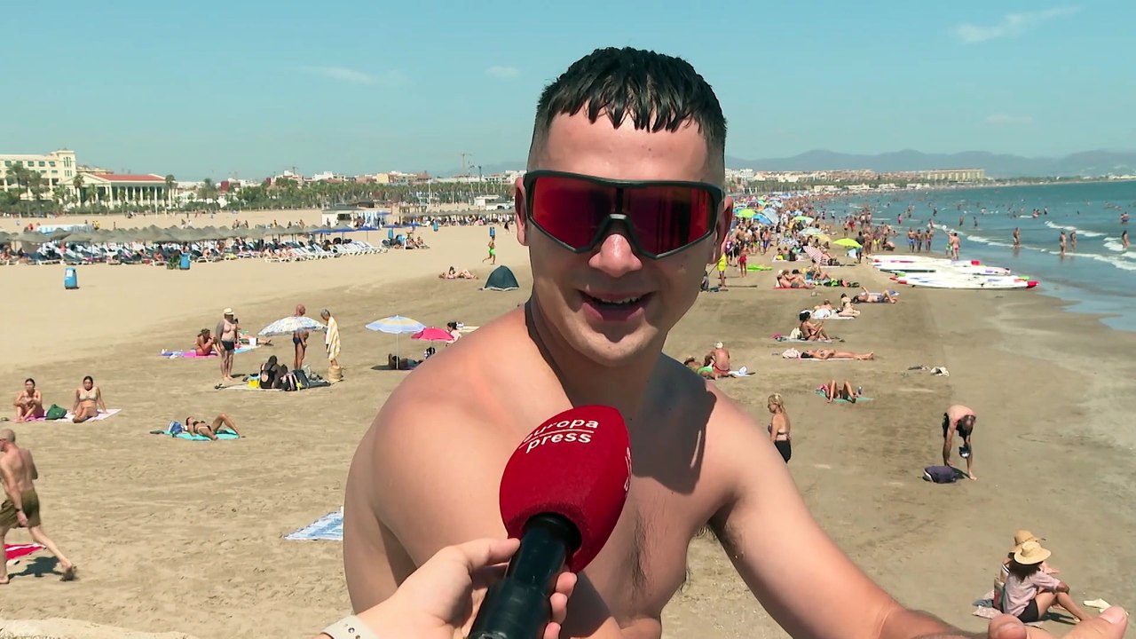 Llegan las últimas horas antes de la vuelta a la rutina y muchos eligen la playa de València