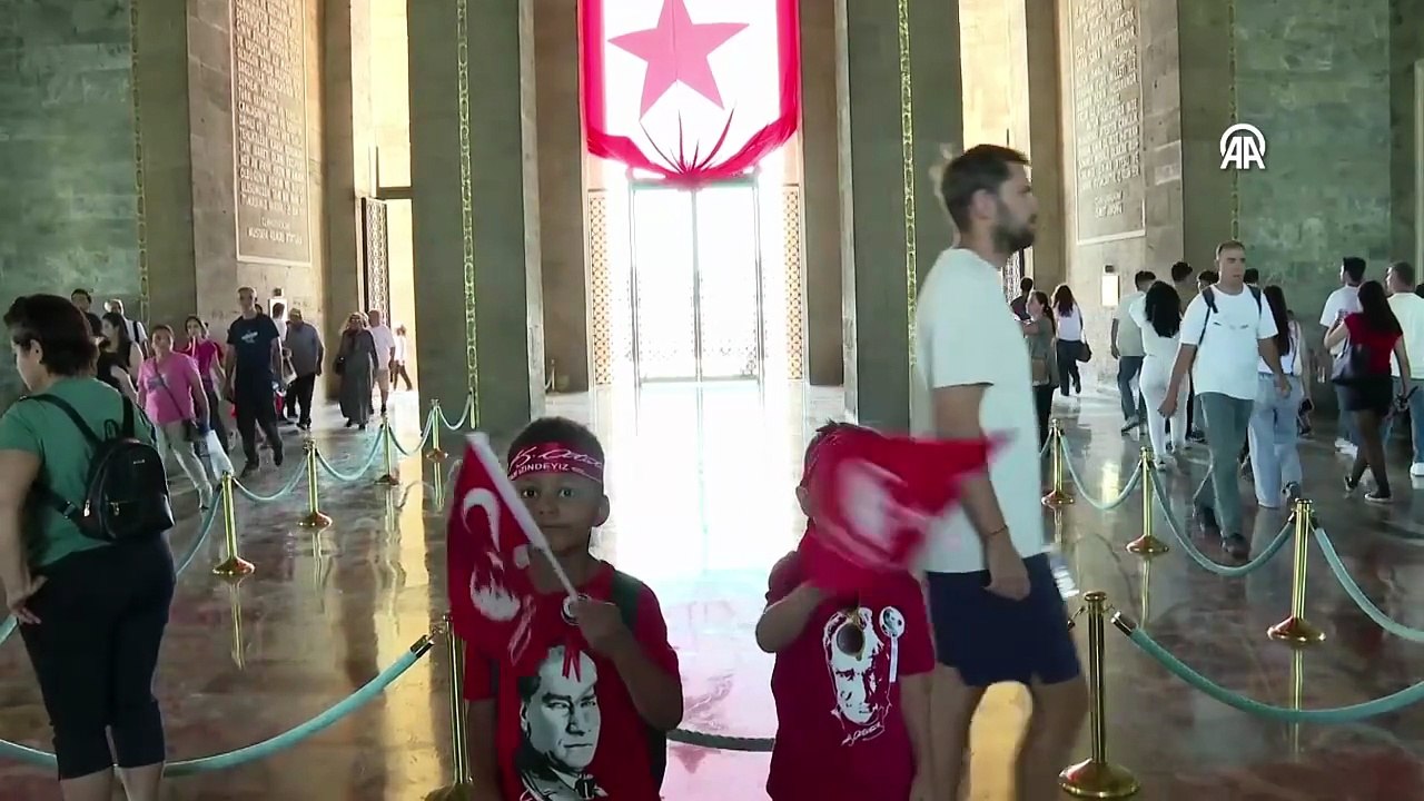 Türk milleti, Büyük Zafer'in yıl dönümünde Ata'sına koştu