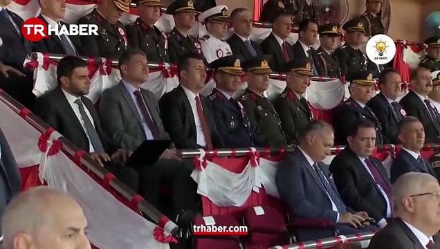 Cumhurbaşkanı Erdoğan'dan Harp Okulları Mezuniyet Töreni'nde net mesaj: Milletimiz esarete boyun eğmez! Milletimiz esarete boyun eğmez!