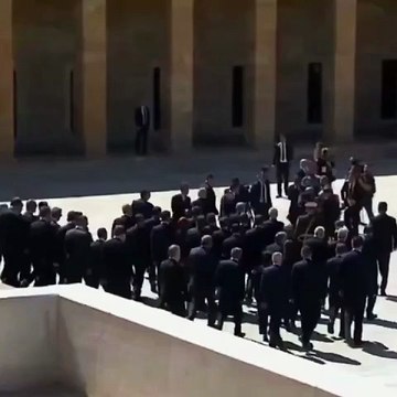Cumhurbaşkanına sevgi seli! Anıtkabir’de ‘ümmetin umudu Erdoğan’ sloganları