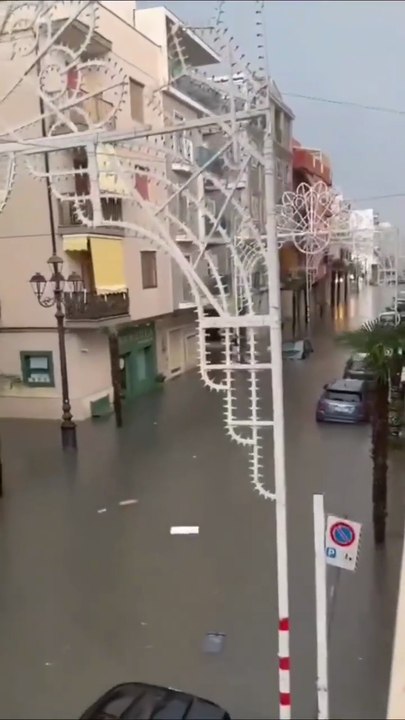 Italy Floods: Heavy Rain Triggers Severe Flooding in Margherita di Savoia, Apulia 🇮🇹 (29 Aug 2025)