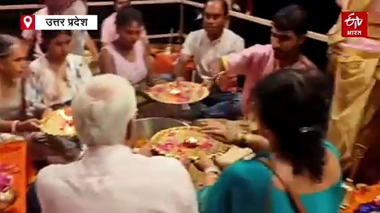 वाराणसी पहुंचीं अभिनेत्री सारा अली खान; दशाश्वमेध घाट पर गंगा आरती में हुईं शामिल, बोलीं- यहां आना अच्छा लगता है