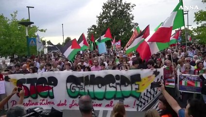 Venezia, partito il corteo pro Gaza al Lido: "Siamo piu' di 5.000"