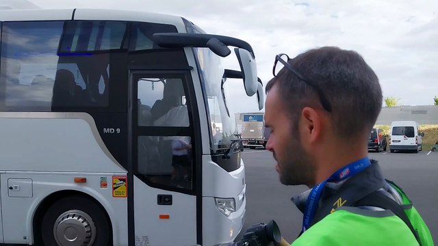 L'arrivée du car de Montpellier à l'Arena Futuroscope avant le Trophée des champions - Hand - Trophée des champions