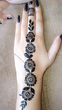 Get Ready to Be Amazed by This Jaw-Dropping Henna Art on Back Hand #henna #mehndi #simple mehndi design