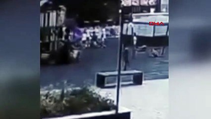 Bursa\'da parkta oynayan 2 çocuğu böyle darbetti