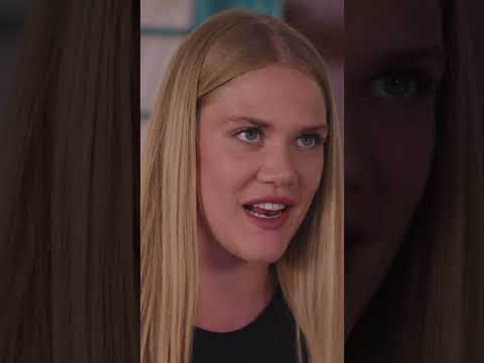 علاء معصب من لارا لأنها شافت حشرة 🤣 | مسلسل حكاية بودروم #حكاية_بودروم #bodrummasalı #kanald #shorts